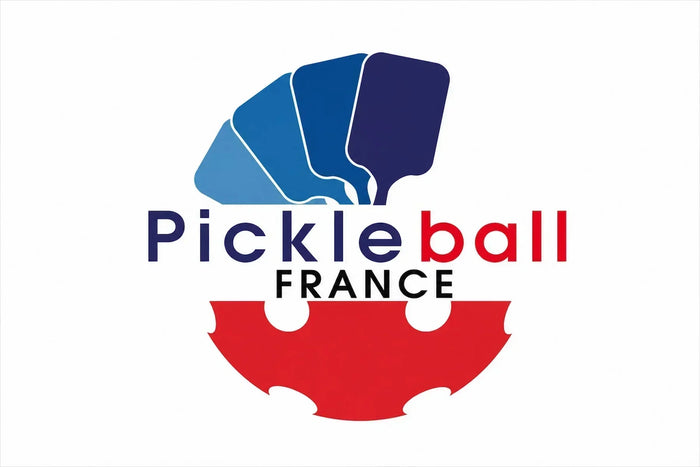 Logo Pickleball France avec raquettes de pickleball bleues et design inspiré d’une balle de pickleball aux couleurs bleu, blanc et rouge.