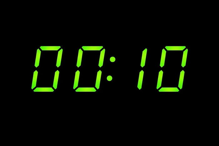 Affichage numérique indiquant 10 secondes, illustrant la règle des 10 secondes au pickleball avant le service.