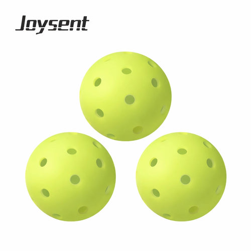 Trois balles de pickleball outdoor Joysent jaune fluorescent avec 40 trous calibrés pour une stabilité aérodynamique en extérieur.