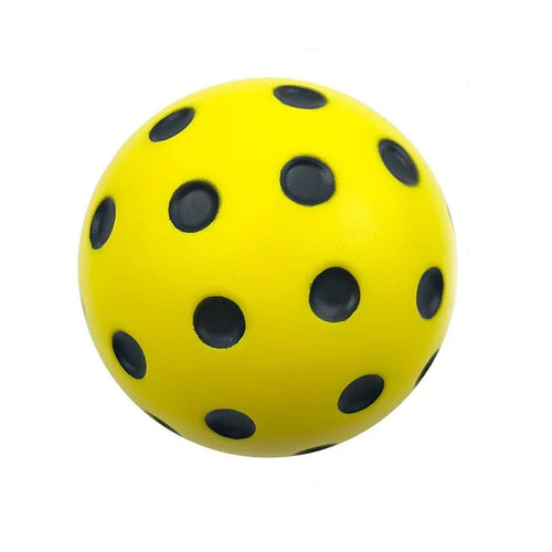Balles de pickleball silencieuses en mousse PU, gros plan sur la texture à points.