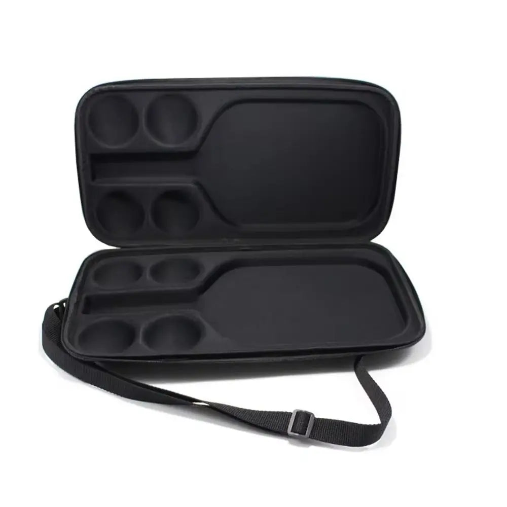 Vue de l'intérieur du sac de pickleball compact montrant les emplacements moulés pour deux raquettes et quatre balles, assurant une protection contre les chocs.