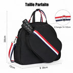 Infographie du sac de pickleball tricolore indiquant les dimensions : 38 cm de hauteur, 38 cm de largeur et 12 cm de profondeur. Précise une sangle réglable de 74 à 133 cm.