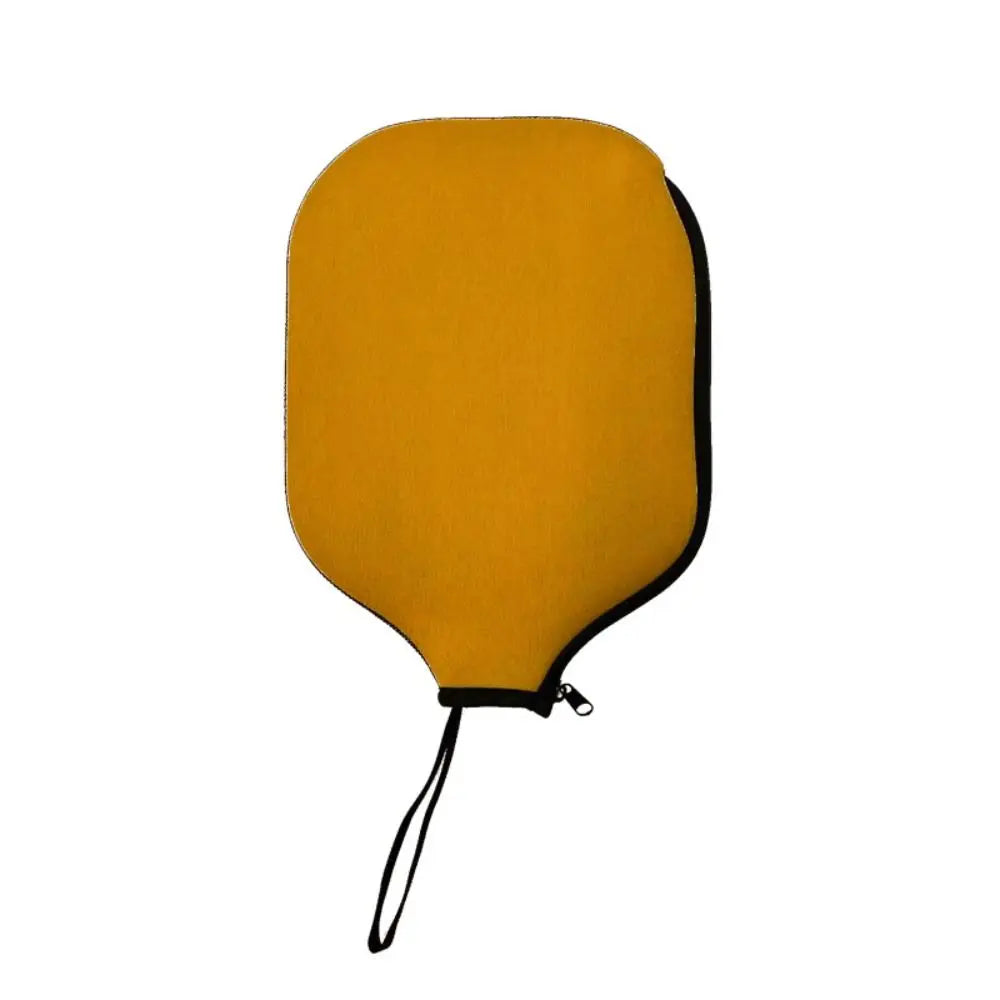 Housse de raquette de pickleball individuelle en néoprène jaune, protection compacte avec fermeture éclair et dragonne de transport.