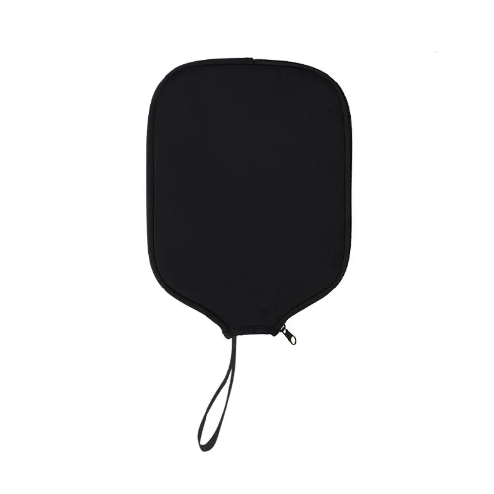 Housse de protection pour raquette de pickleball en néoprène noir, design sobre et compact avec fermeture éclair latérale et dragonne de transport.