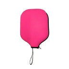 Housse de protection pour raquette de pickleball en néoprène rose, avec dragonne de transport et fermeture éclair, idéale pour protéger le cadre et la face.