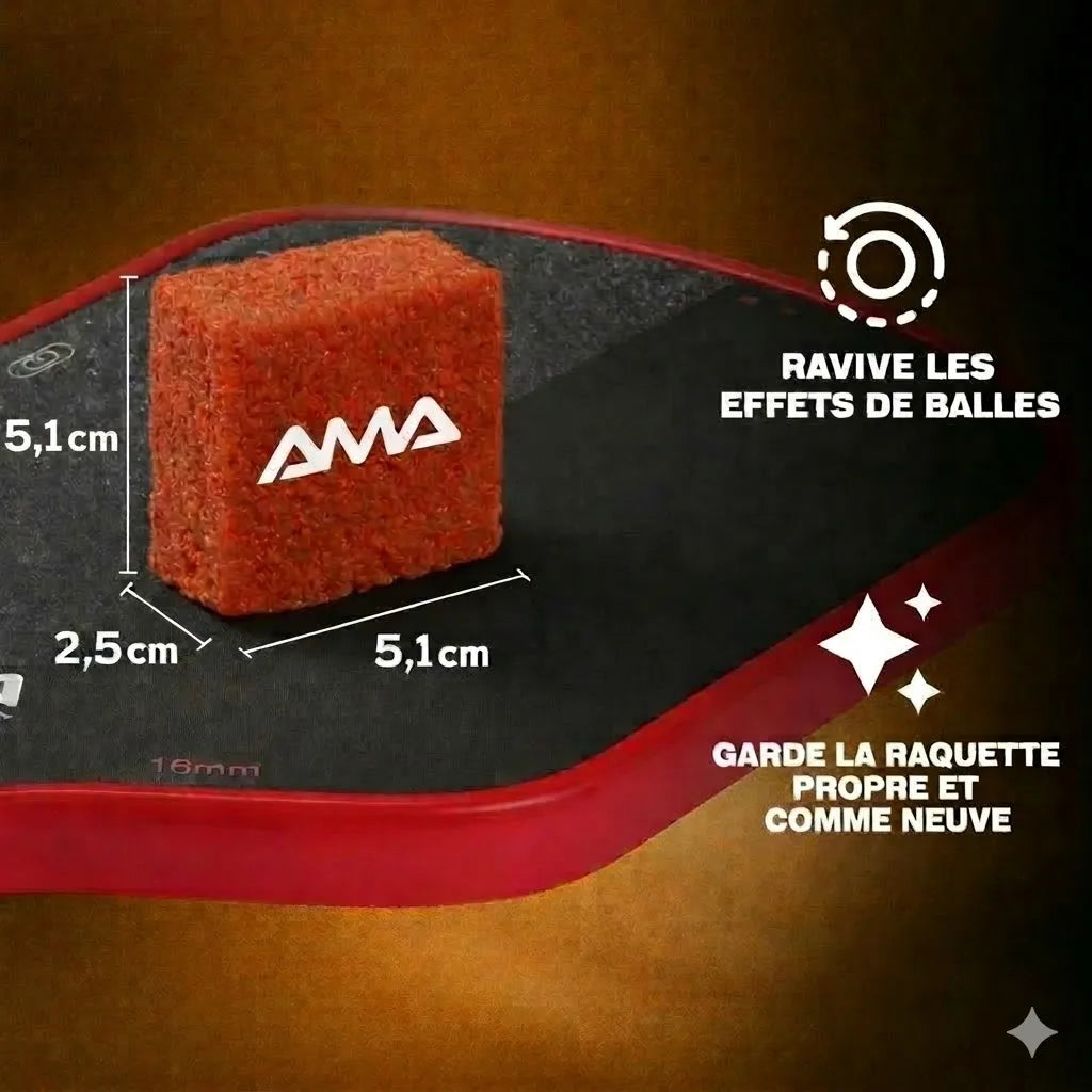 Infographie produit de la gomme AMA SPORT : dimensions 5,1 x 5,1 x 2,5 cm. Mentionne les bénéfices : ravive les effets de balles et garde la raquette propre comme neuve.