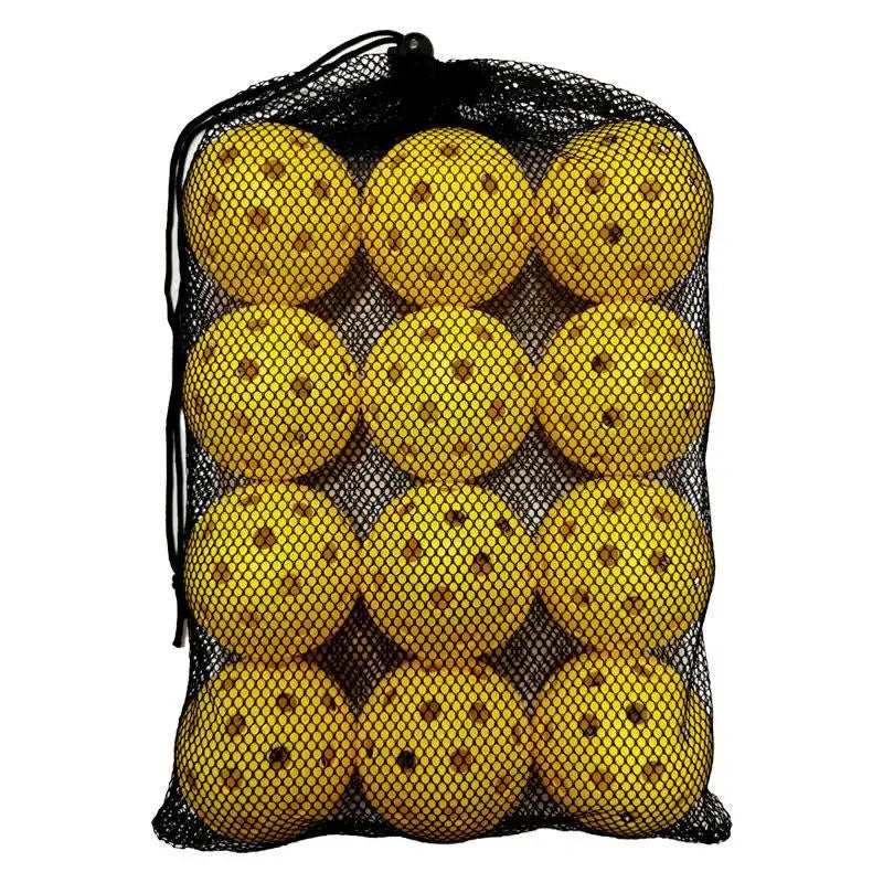 Filet de transport contenant 12 balles de pickleball outdoor jaunes à 40 trous, modèle TITANFORCE haute visibilité pour le jeu en extérieur.