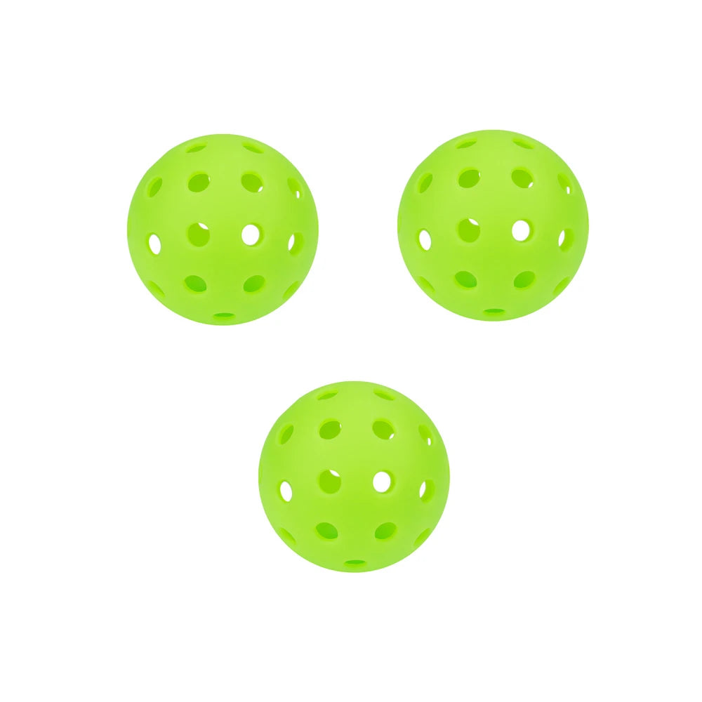 Lot de 3 balles de pickleball indoor vert, modèle à 26 trous pour une précision accrue et un rebond fluide sur sols de gymnase.