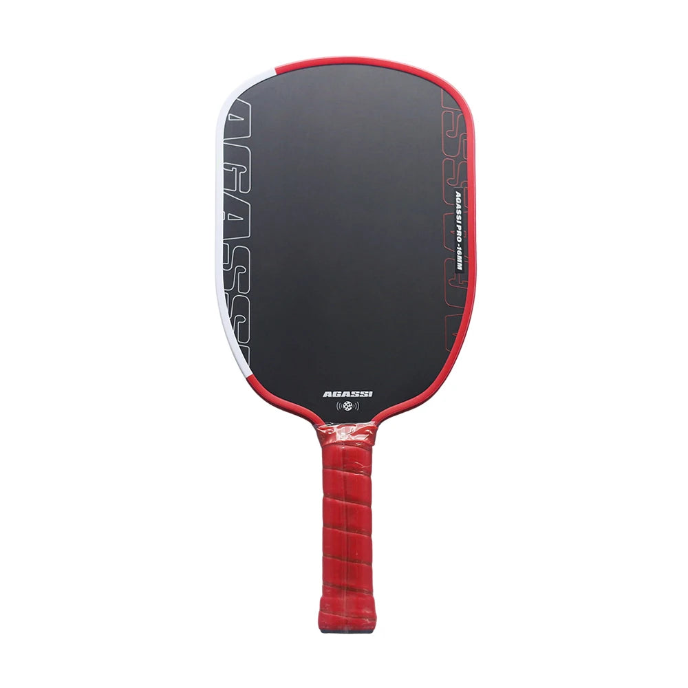 Raquette de pickleball Agassi Pro 16mm en fibre de carbone rouge foncé et noire avec grip texturé de couleur rouge .