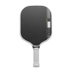 Raquette de pickleball Scorpeus Collin Johns, forme large wide-body 16mm en carbone noir, bordure blanche et grip blanc, certifiée USA Pickleball et UPA-A.