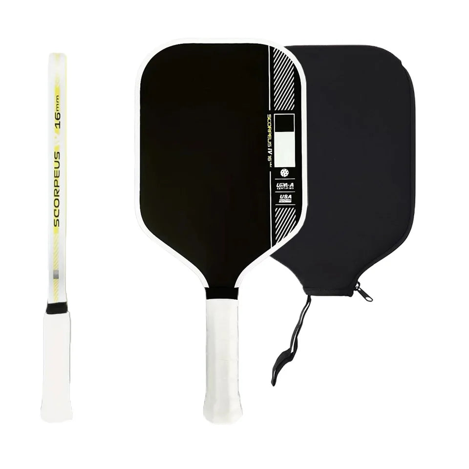 Raquette de pickleball Scorpeus en carbone Toray T700 avec sa housse, surface texturée pour une précision et une puissance accrues.
