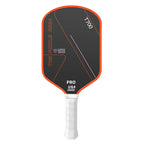 Raquette de pickleball The Pickle Area T700 Pro noire et orange avec grip blanc et homologation USA Pickleball.