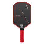 Raquette de pickleball The Pickle Area T700 Pro noire et rouge avec grip rouge assorti et homologation USA Pickleball.
