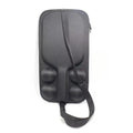 Sac de rangement compact pour pickleball en polyester noir, conçu pour transporter deux raquettes et quatre balles avec sangle de transport réglable.