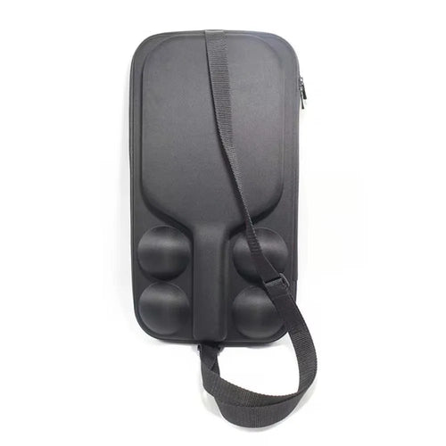 Sac de rangement compact pour pickleball en polyester noir, conçu pour transporter deux raquettes et quatre balles avec sangle de transport réglable.